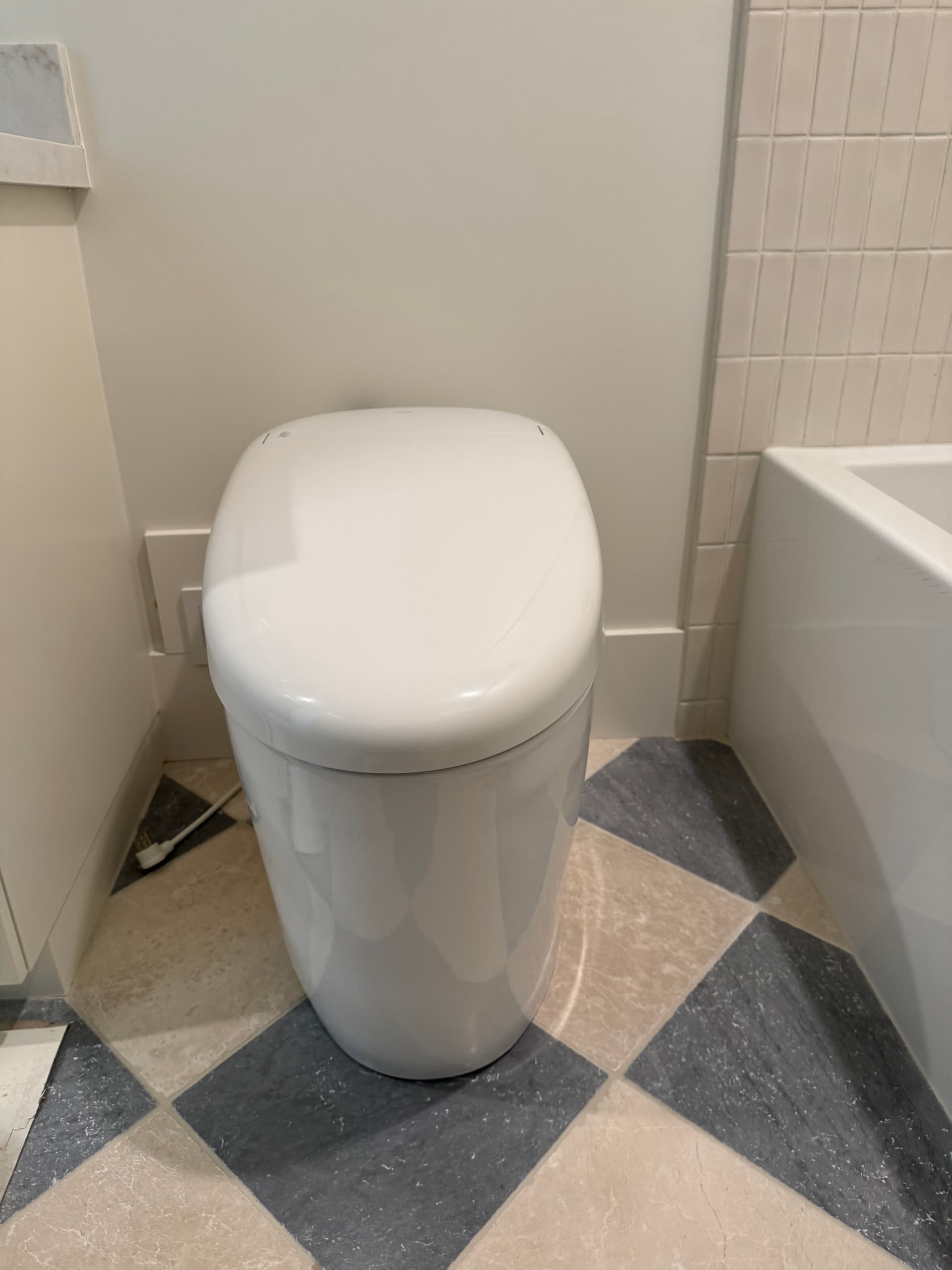 Gallery photos for Stunning Bathroom Remodel - Featuring Sleek Fixtures and Innovative Design: Image #7