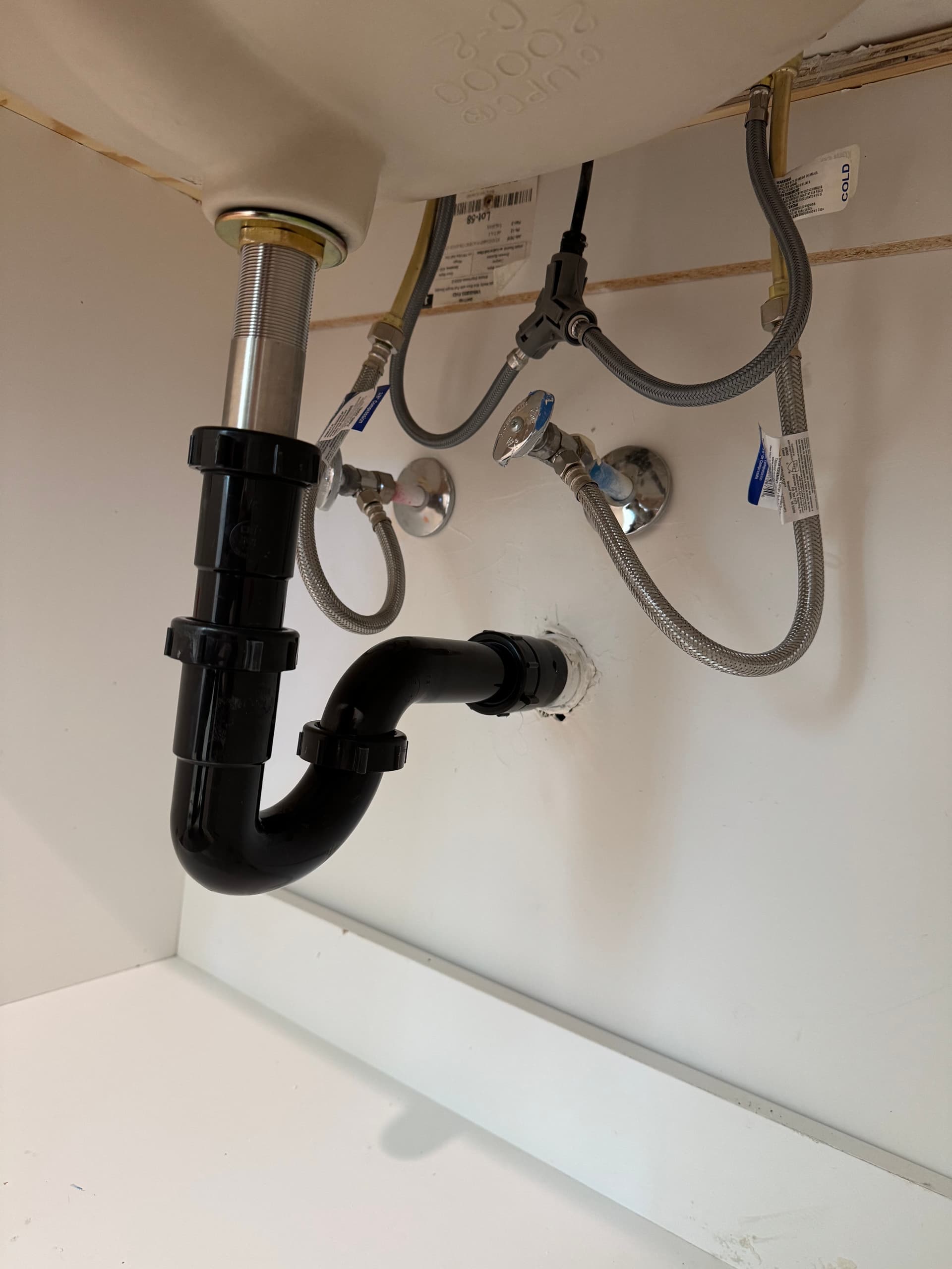 Stunning Bathroom Remodel - Featuring Sleek Fixtures and Innovative Design